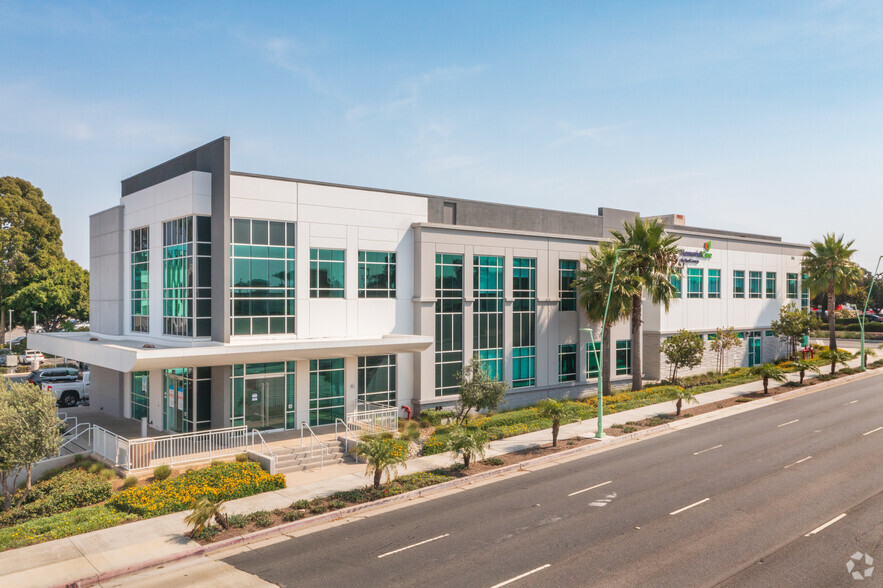 17762 Beach Blvd, Huntington Beach, CA for sale - Primary Photo - Image 1 of 1