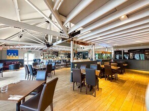 49 North Parade, Falmouth to rent Interior Photo- Image 2 of 7