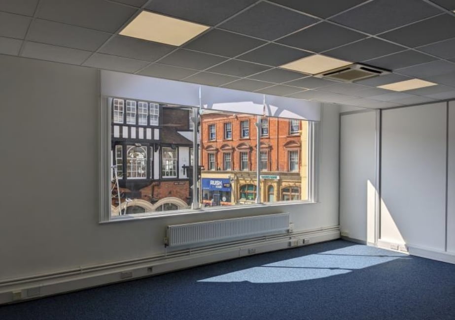 High St, Redhill to rent Interior Photo- Image 1 of 2