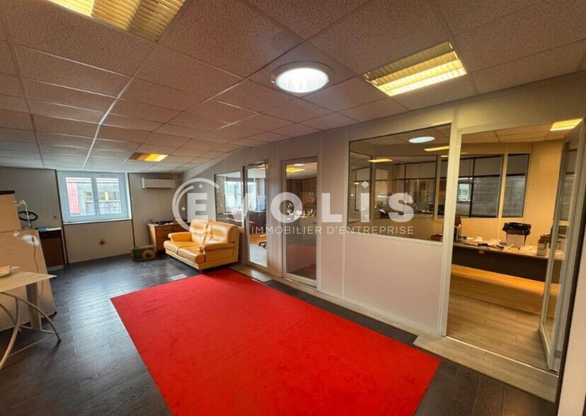 Light Industrial in Chassieu to rent - Interior Photo - Image 3 of 11