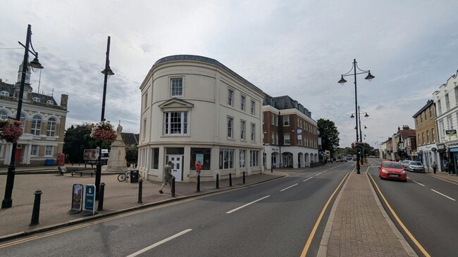 More details for 2 Clarence St, Staines - Retail to Rent