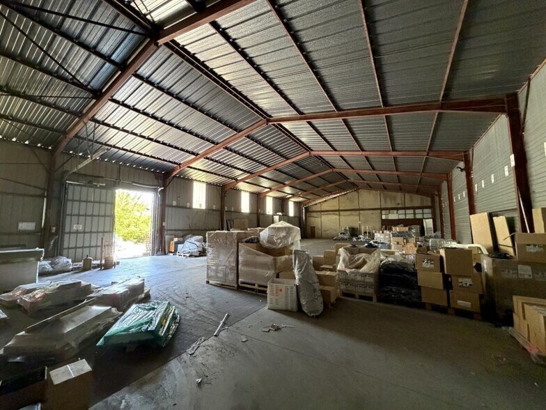 Light Industrial in Saint-Priest to rent - Interior Photo - Image 3 of 10