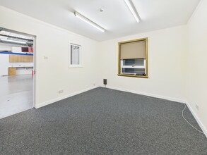 Wellheads Cres, Aberdeen to rent Interior Photo- Image 2 of 4