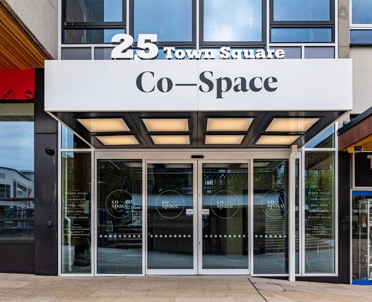 25 Town Sq, Stevenage to rent - Building Photo - Image 2 of 2