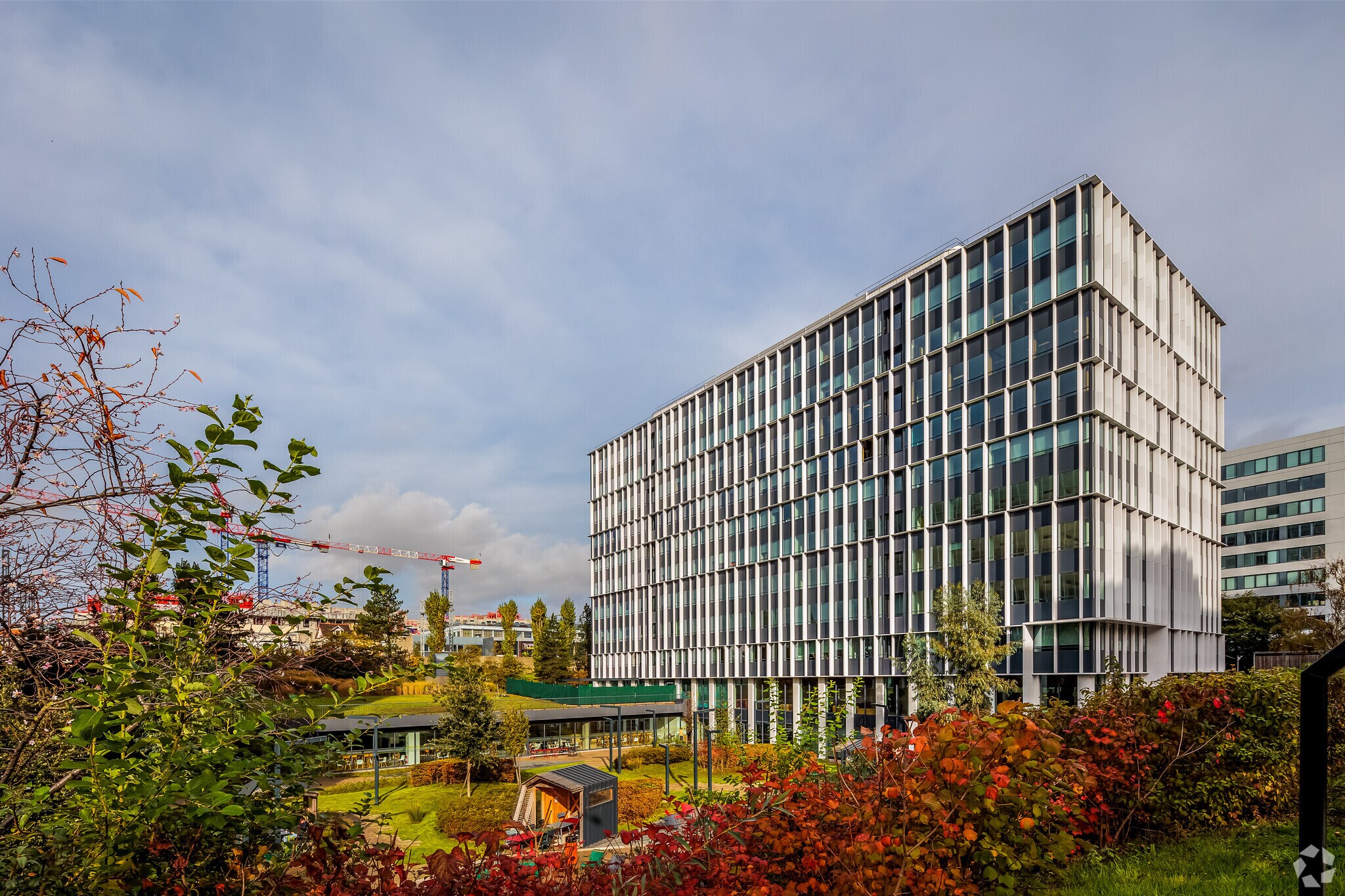 11 Avenue Dubonnet, Courbevoie to rent Primary Photo- Image 1 of 7