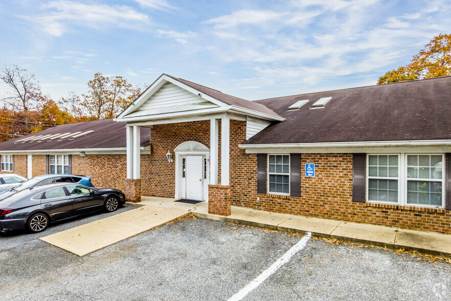 6811 Old Branch Ave, Temple Hills, MD for sale - Building Photo - Image 1 of 1