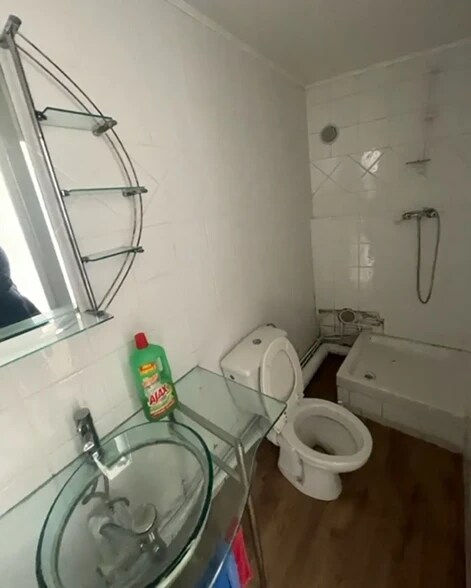 Retail in Vernaison to rent - Interior Photo - Image 3 of 3