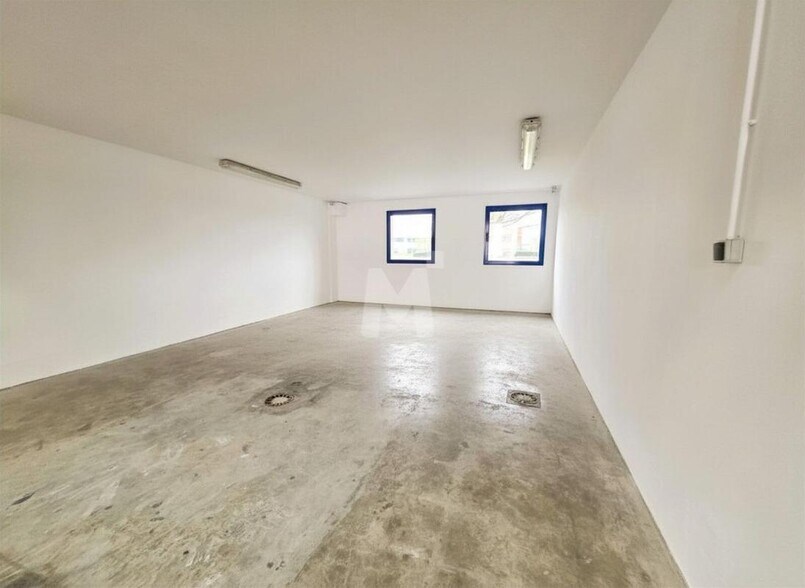 Light Industrial in Moissy-Cramayel to rent - Building Photo - Image 3 of 9