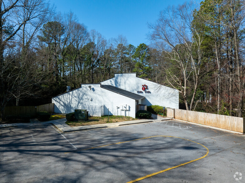 9330 Nesbit Ferry Rd, Alpharetta, GA for rent - Building Photo - Image 2 of 26