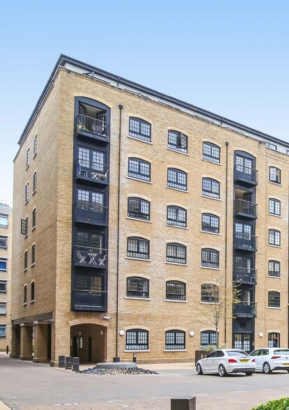 36 Curlew St, London for sale - Building Photo - Image 1 of 12