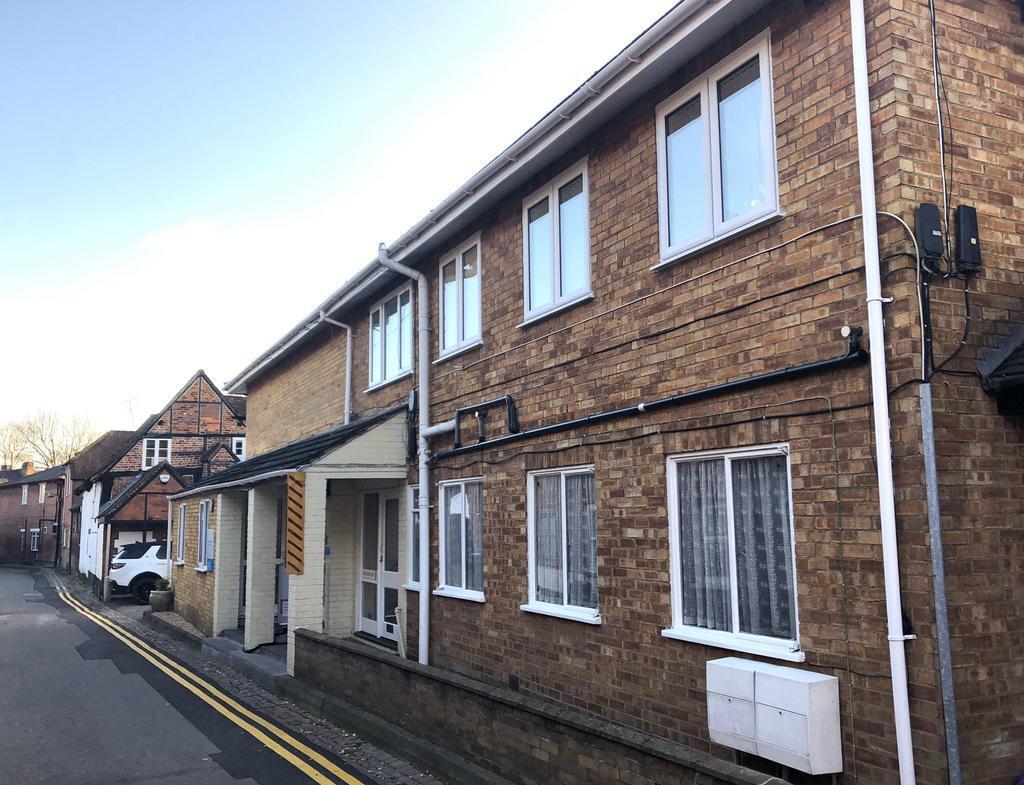 Dukes Pl, Marlow to rent Building Photo- Image 1 of 2