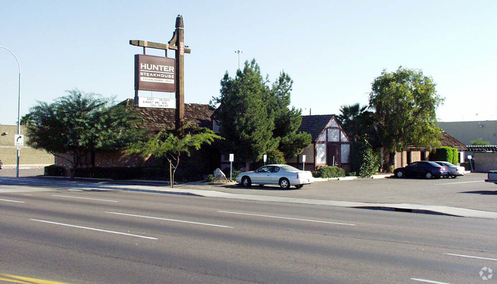 2511 W Indian School Rd, Phoenix, AZ for sale - Building Photo - Image 3 of 8