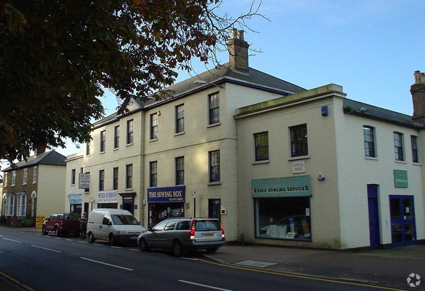 High St, Ongar to rent - Building Photo - Image 1 of 2