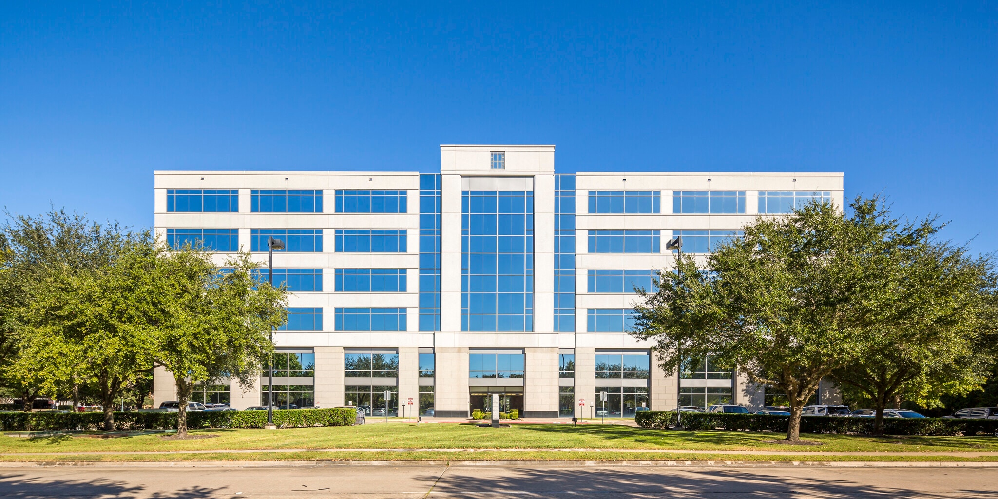 77 Sugar Creek Center Blvd, Sugar Land, TX to rent Building Photo- Image 1 of 2