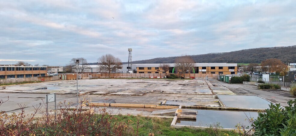 33A Oldmixon Crescent, Weston Super Mare to rent - Building Photo - Image 2 of 2