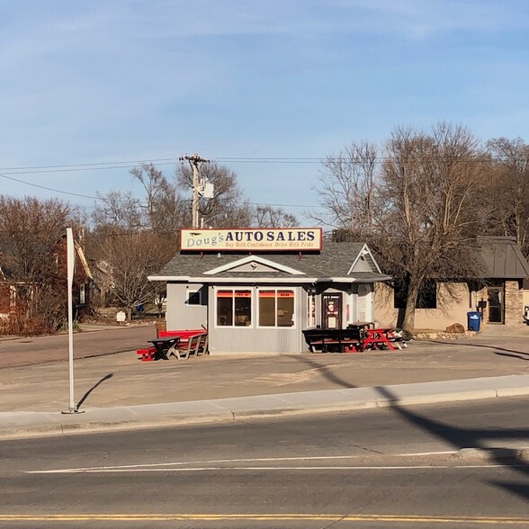 808 S Sanborn Blvd, Mitchell, SD for sale - Building Photo - Image 2 of 6