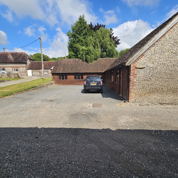 Wildham Ln, Chichester for rent - Building Photo - Image 1 of 4