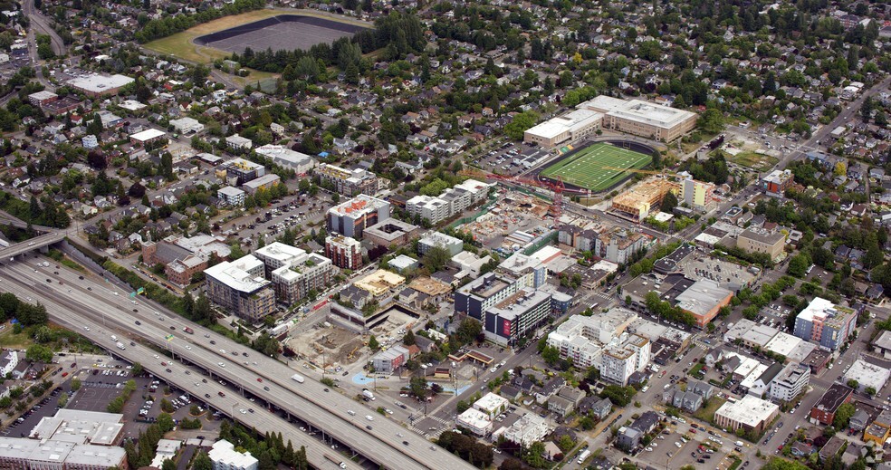 6600 Roosevelt Way NE, Seattle, WA for sale - Aerial - Image 1 of 1