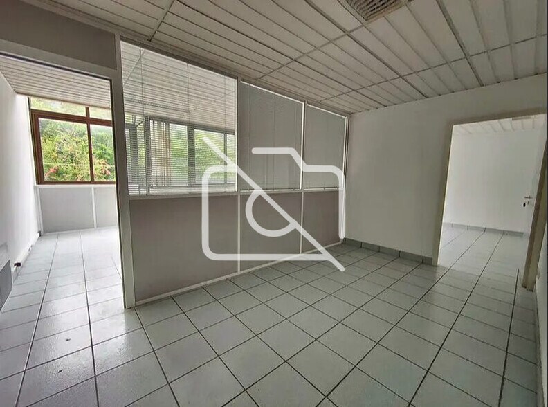 Industrial in Boissy-Saint-Léger to rent - Interior Photo - Image 3 of 3