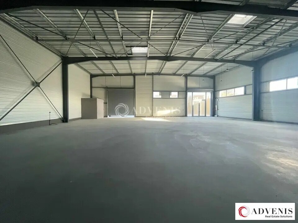 Location Local d'activités 425 m² - Photo 1