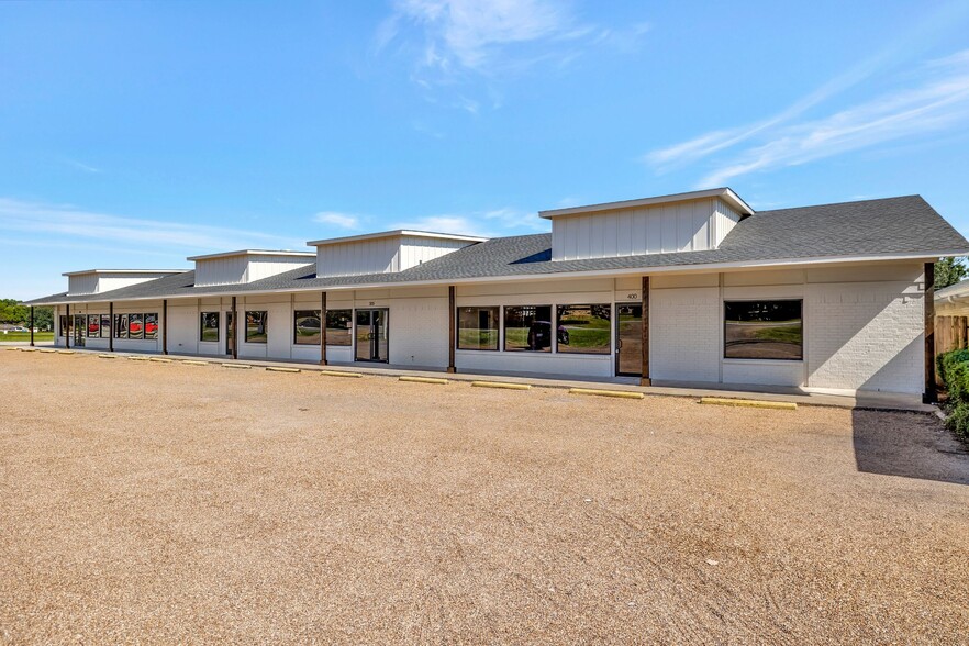 520 N Broadway St, Joshua, TX for rent - Building Photo - Image 2 of 11