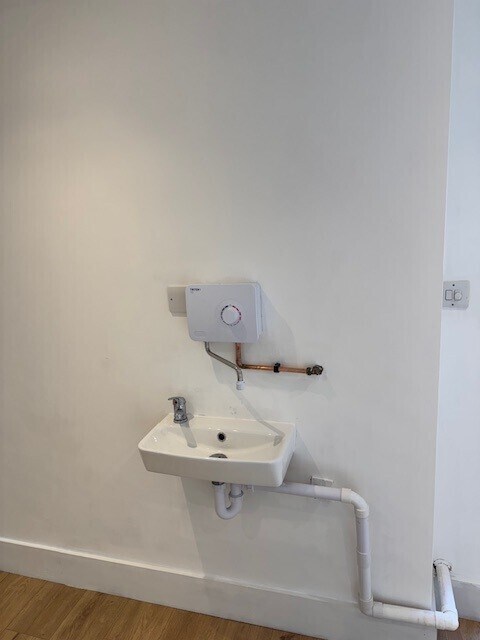 137a High St, Colchester, ESS CO1 1SP - Unit 137A - - Interior Photo - Image 2 of 4