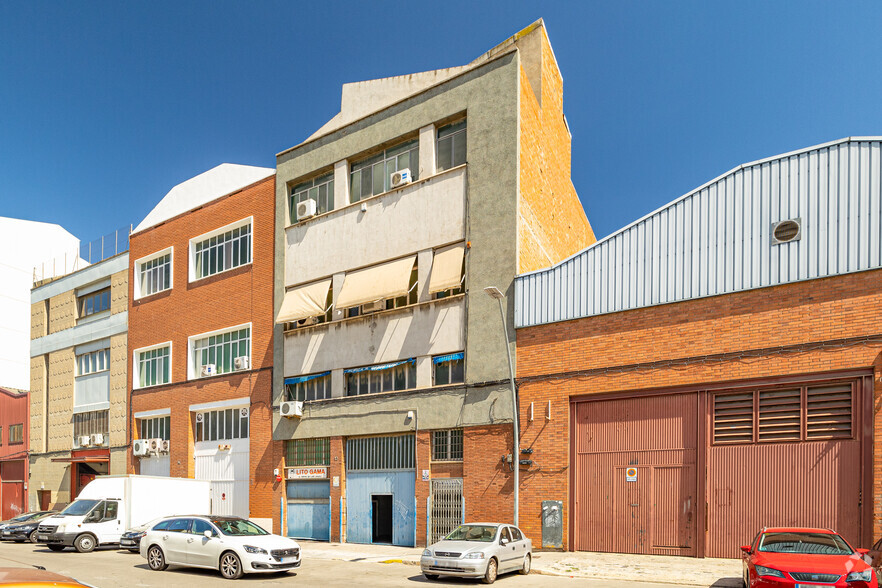 Industrial in Barcelona, BAR for rent - Primary Photo - Image 1 of 2