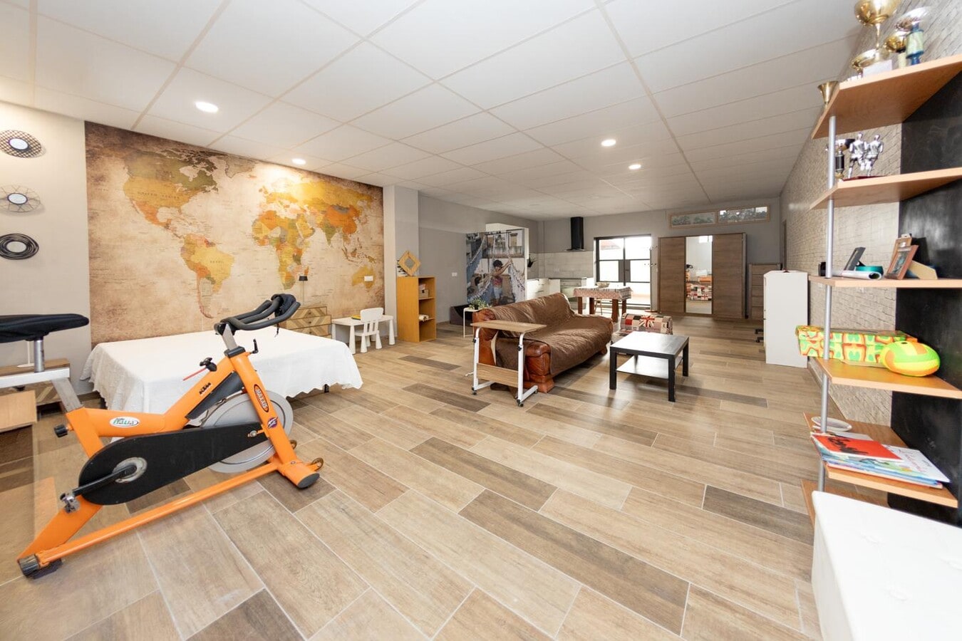 Pineda de Mar, BAR 08397 - Unit 1 - - Interior Photo - Image 2 of 16