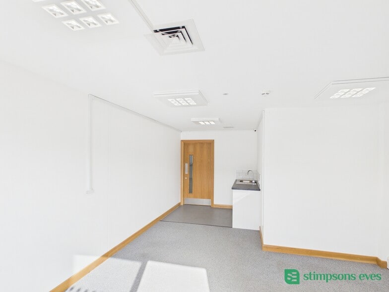 Innovation Way, Wootton to rent - Building Photo - Image 3 of 3