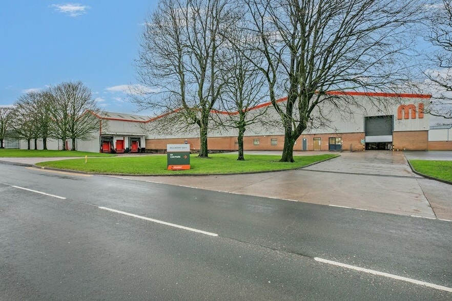 Heywood Distribution Park, Heywood to rent - Building Photo - Image 3 of 9