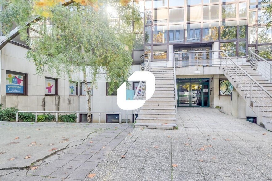Office in Noisy Le Grand for sale - Building Photo - Image 3 of 6