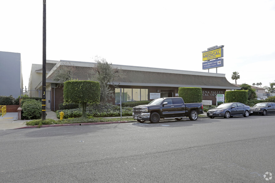 1300 W 155th St, Gardena, CA for rent - Primary Photo - Image 1 of 58