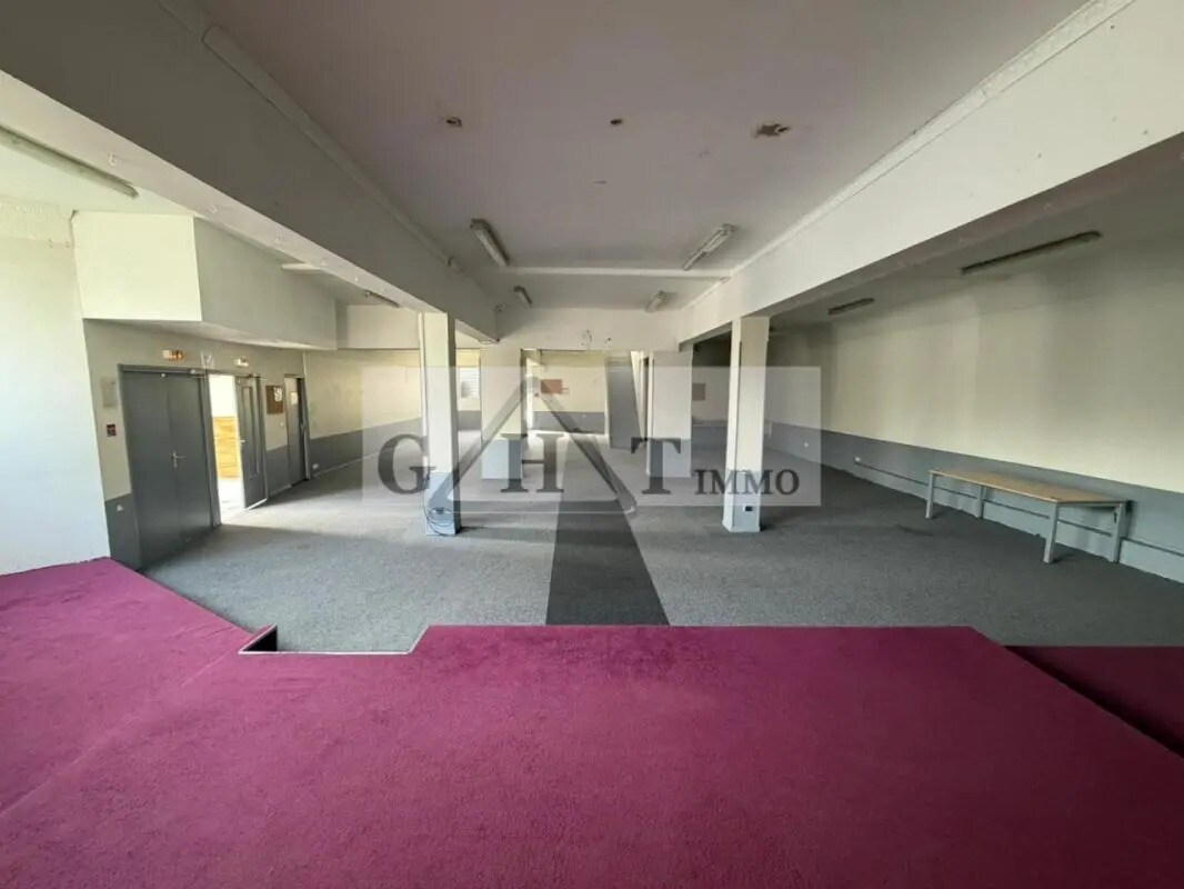 Industrial in Saint-Maur-des-Fossés to rent Interior Photo- Image 1 of 7