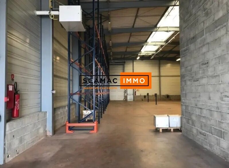 Industrial in Nanterre to rent - Interior Photo - Image 1 of 5