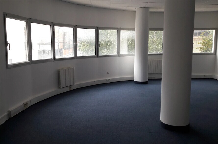 Office in Saint-Ouen-sur-Seine to rent - Building Photo - Image 3 of 7