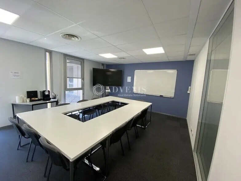 Office in Vélizy-Villacoublay to rent - Interior Photo - Image 3 of 7