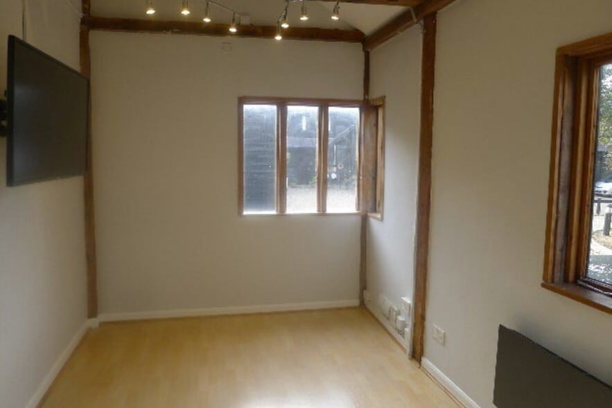 High St, Ashwell to rent - Interior Photo - Image 3 of 4