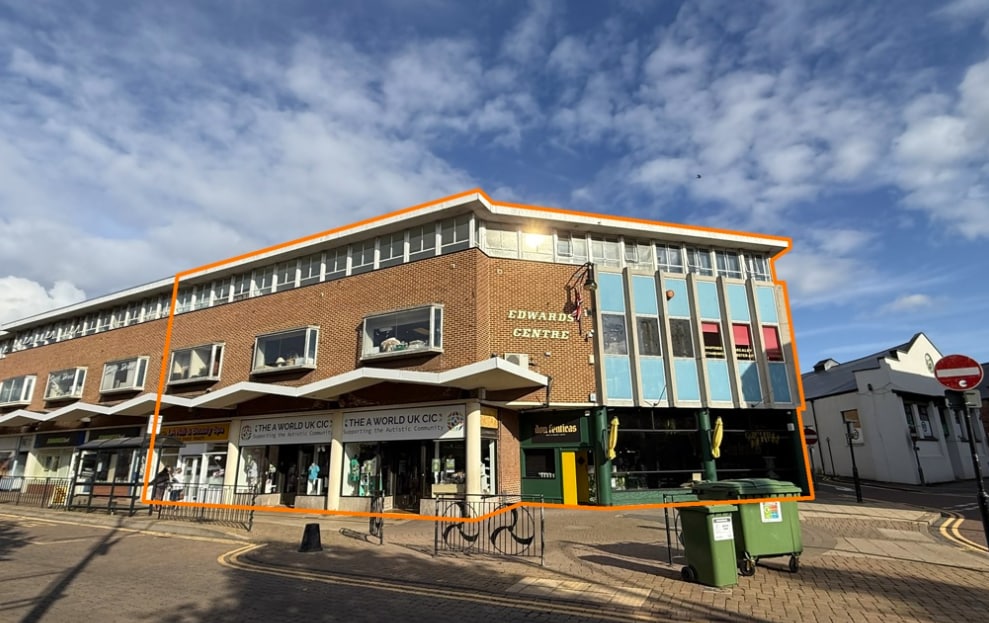 Regent St, Hinckley to rent Building Photo- Image 1 of 6