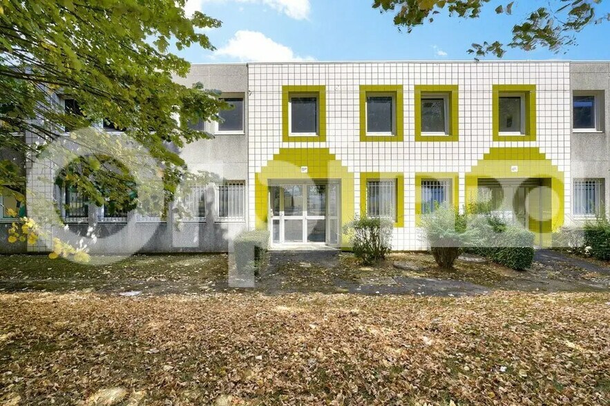 Light Industrial in Lognes to rent - Building Photo - Image 3 of 12