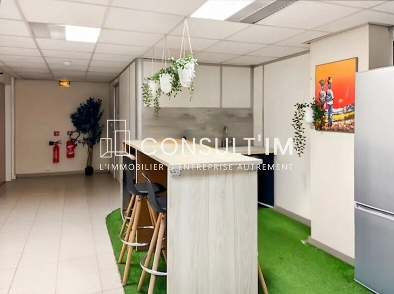 Office in Saint-Cloud for sale - Building Photo - Image 1 of 7