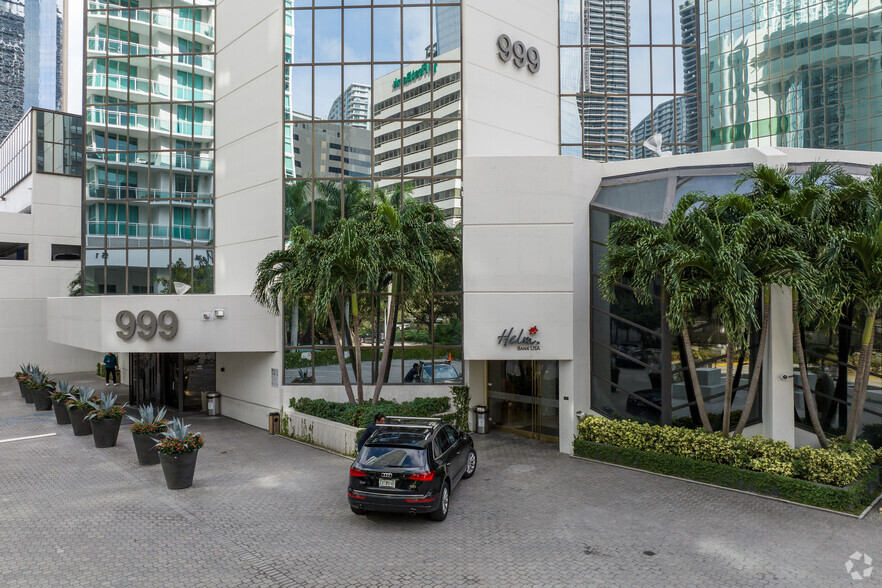 999 Brickell Ave, Miami, FL for rent - Building Photo - Image 3 of 16