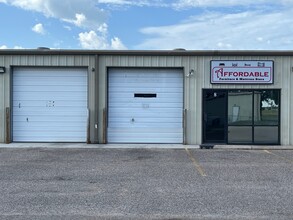 2000 W San Antonio St, Lockhart, TX for rent Building Photo- Image 1 of 7