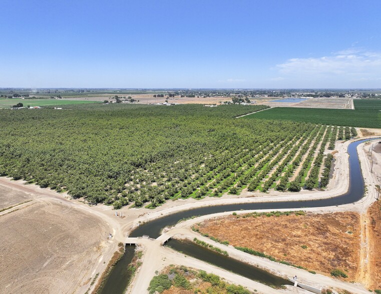 12263 14th Ave, Hanford, CA for sale - Primary Photo - Image 1 of 6