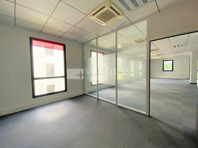 97 Allée Alexandre Borodine, Saint-Priest to rent - Interior Photo - Image 3 of 16