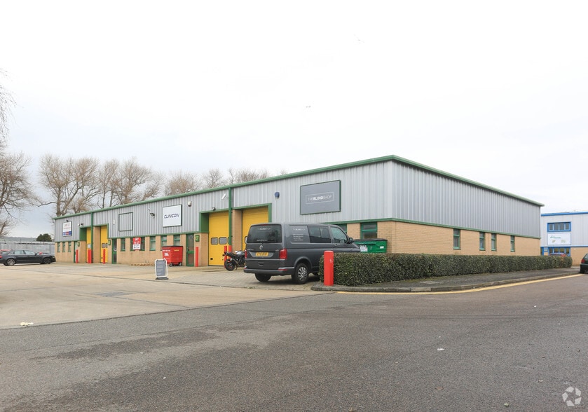 Evershed Way, Shoreham By Sea to rent - Building Photo - Image 2 of 3