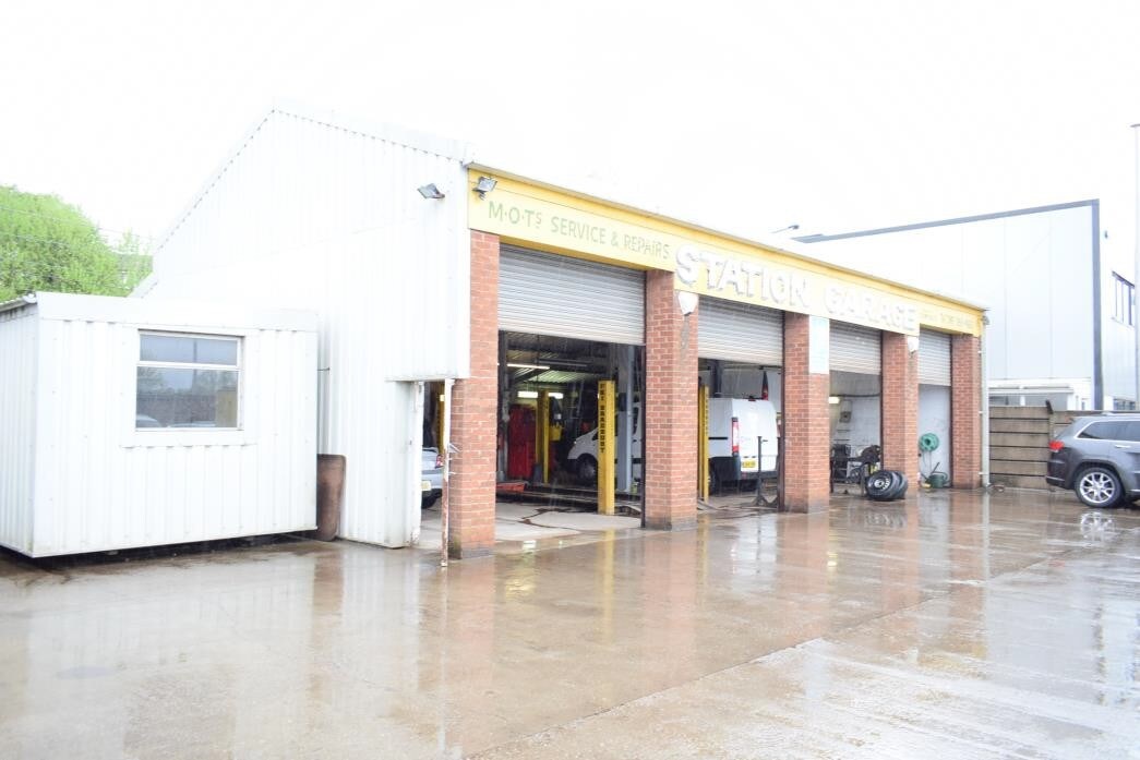 Commercial Brow, Hyde for sale Primary Photo- Image 1 of 1