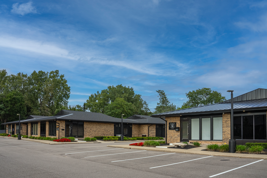 7399 Middlebelt Rd, West Bloomfield, MI for rent - Building Photo - Image 2 of 8