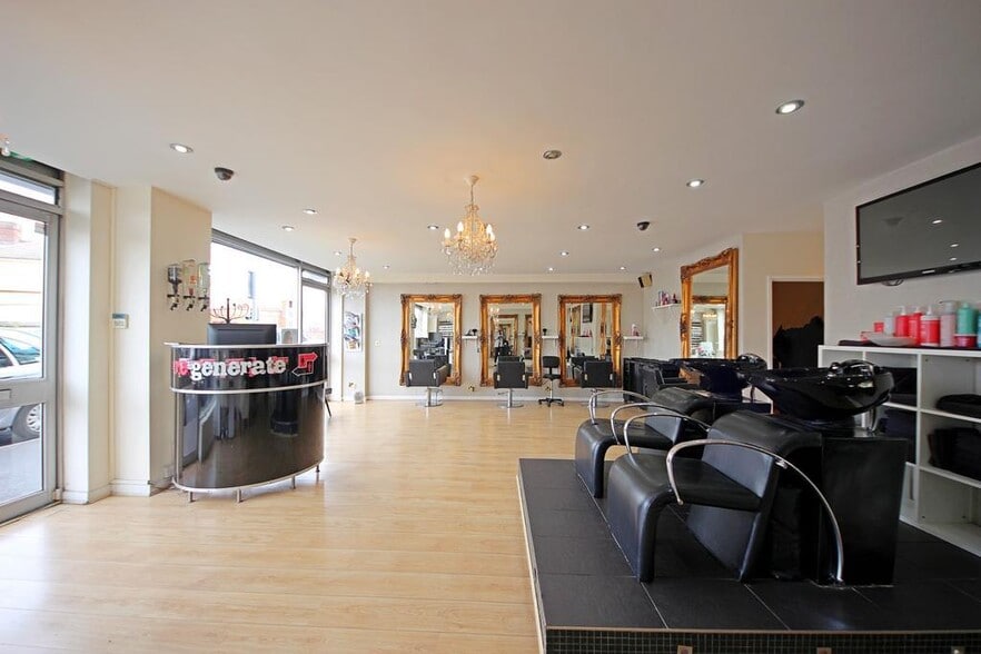 384-394 Holdenhurst Rd, Bournemouth to rent - Building Photo - Image 3 of 4