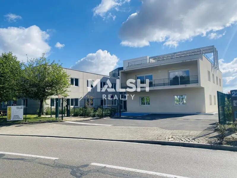 Office in Bron to rent Building Photo- Image 1 of 22