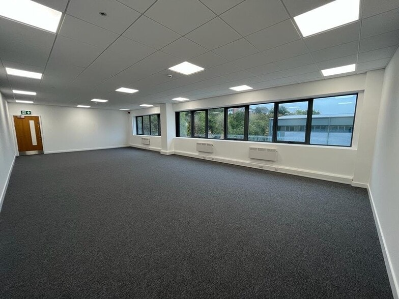 6 Asheridge Rd, Chesham to rent - Interior Photo - Image 2 of 4